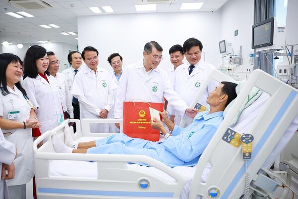 PM calls for modern restructuring of healthcare network