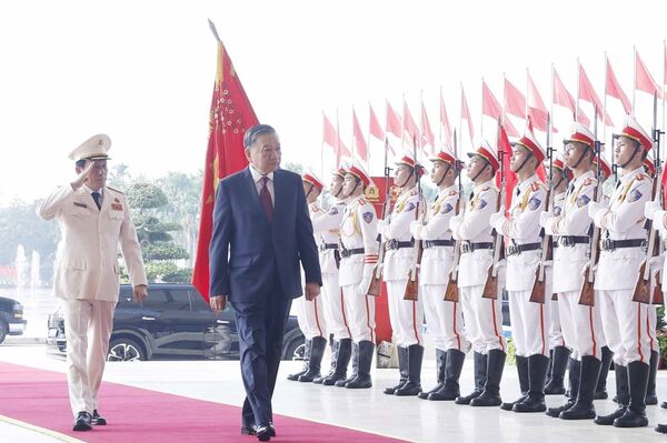 Top leader requests innovation in working methods to ensure proactive security
