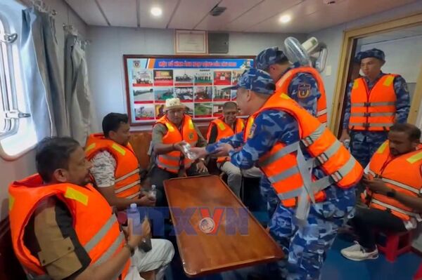 Coast Guard Region 4 launches rescue operation after Phu Quoc canoe capsize