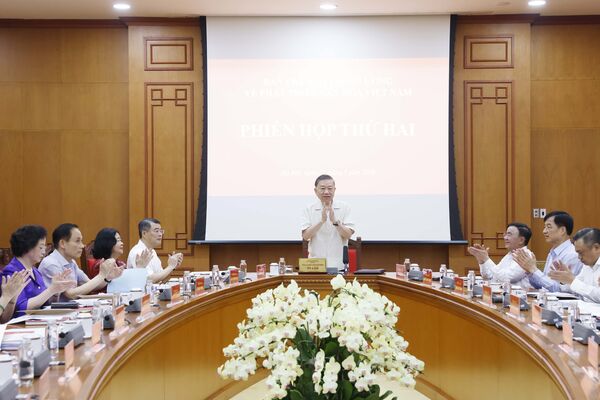 Top leader urges three major overhauls to reshape socialist culture in new era