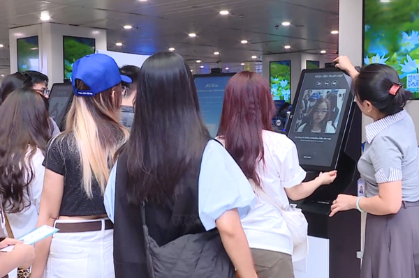 Biometric check-in enhances Noi Bai airport experience