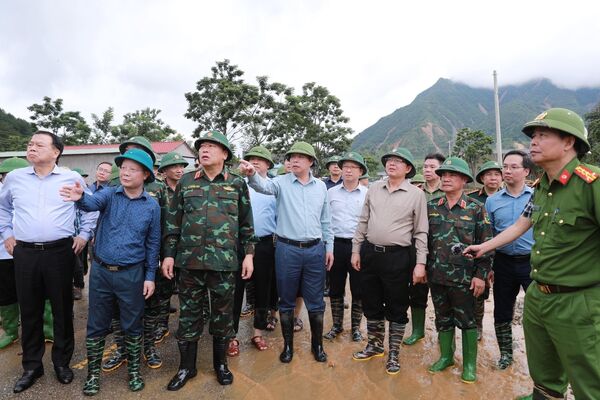 Deputy PM pledges fast rebuilding after deadly disaster in Lai Chau