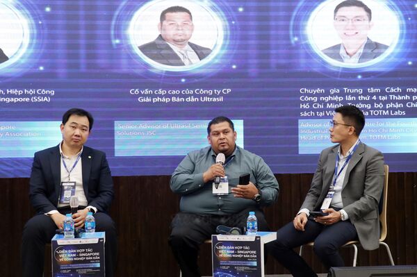 Vietnam, Singapore step up cooperation in semiconductor industry development
