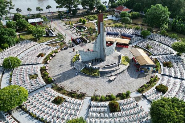 Command from the heart: Journey to give fallen soldiers back their names