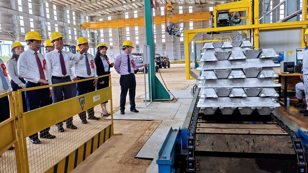 Vietnam’s first aluminum ingot products unveiled