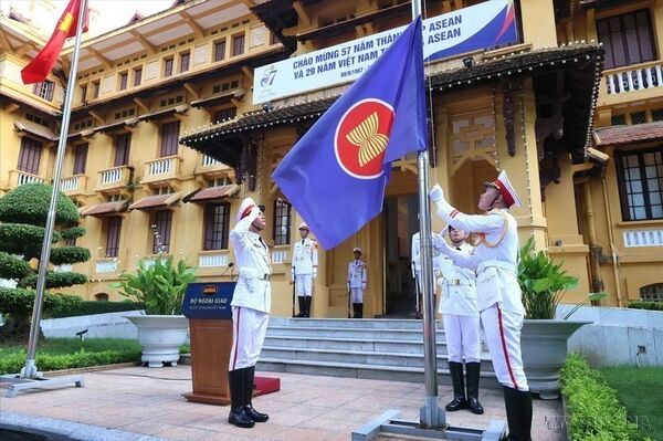 31st anniversary of Vietnam's ASEAN membership: Growing together, moving forward