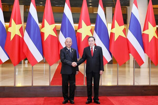Vietnamese, Thai leaders pledge closer legislative cooperation