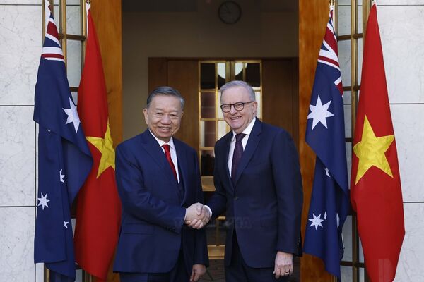 Vietnamese, Australian leaders witness exchange of cooperation documents