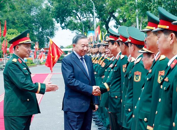 Top leader visits Infantry Division 308