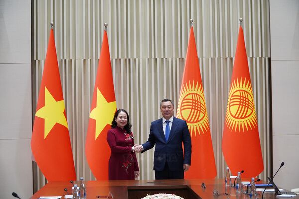 Vietnamese, Kyrgyzstani leaders discuss ways to deepen bilateral relations