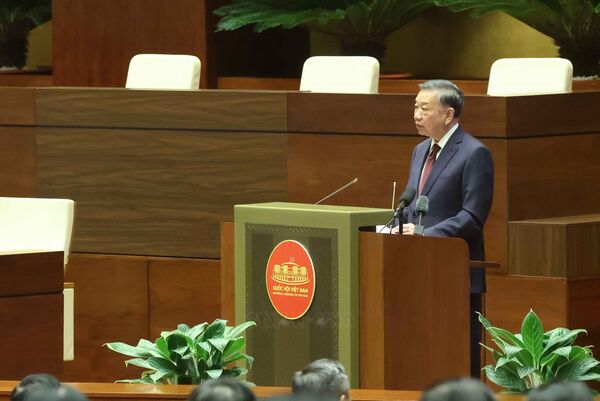 Top leader stresses practical value of Party documents
