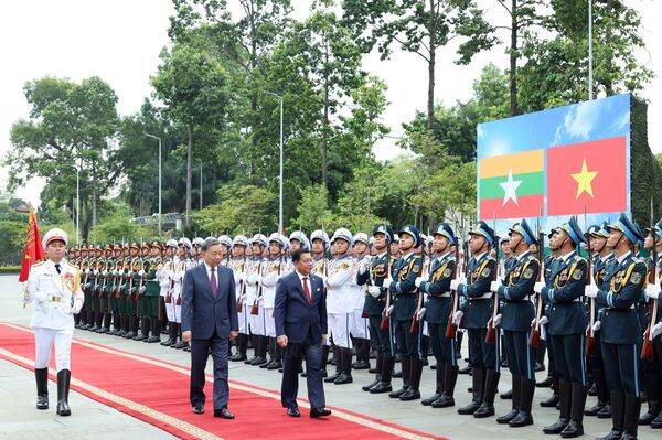 Top Vietnamese leader chairs welcome ceremony for President of Myanmar