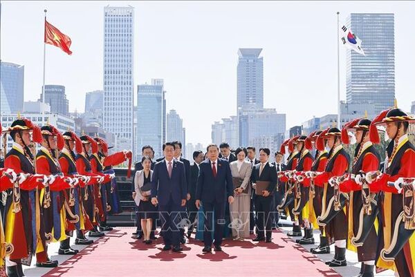 Vietnamese NA President holds talks with RoK counterpart