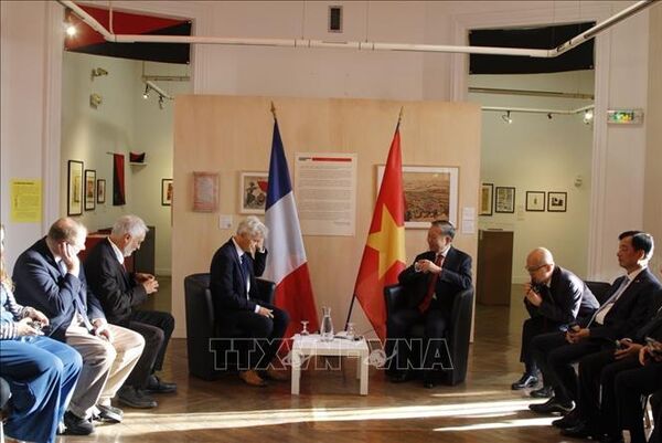 Top Vietnamese leader meets with French Communist Party National Secretary