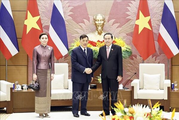 Top legislator meets with King of Thailand in Hanoi