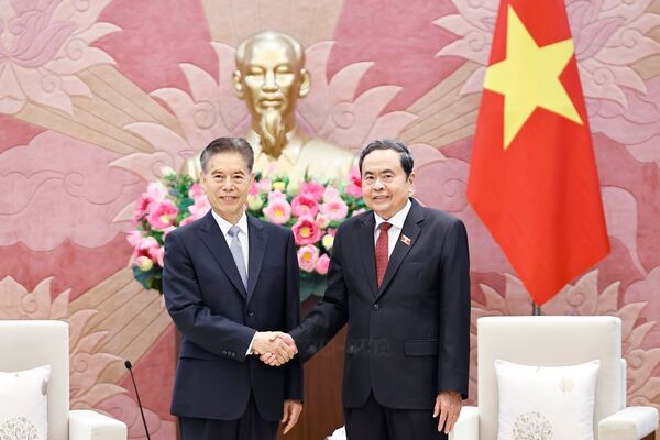Top legislator calls for stronger legislative cooperation with China