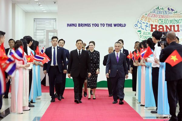 Thai King and Queen visit Hanoi University