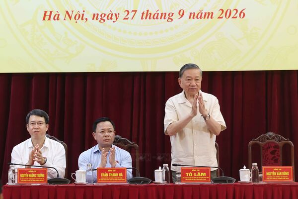 Top leader asks Hanoi to develop rapidly while preserving identity and improving livability