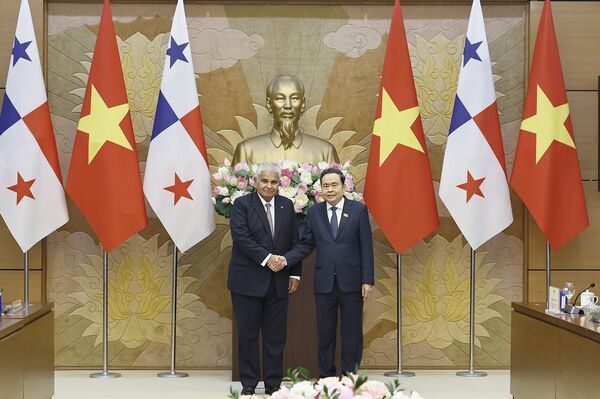 Legislative leader: Vietnam treasures ties with Panama