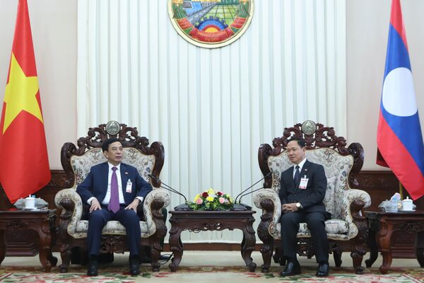 Vietnam, Laos seek to deepen defence ties